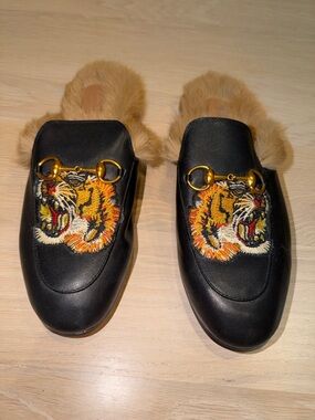 Gucci Black Leather Fur-Lined Horsebit Slippers with Tiger Embroidery
